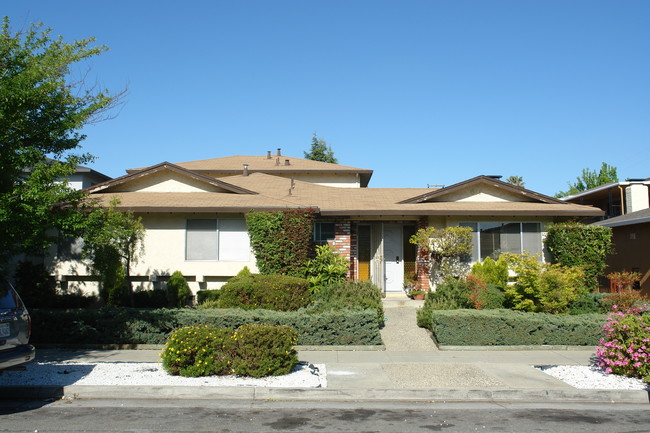 611 Bolton Ct in San Jose, CA - Building Photo - Building Photo