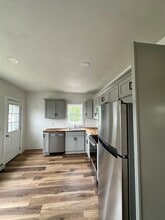 1587 Fall River Ave, Unit 1st Floor in Seekonk, MA - Building Photo - Building Photo