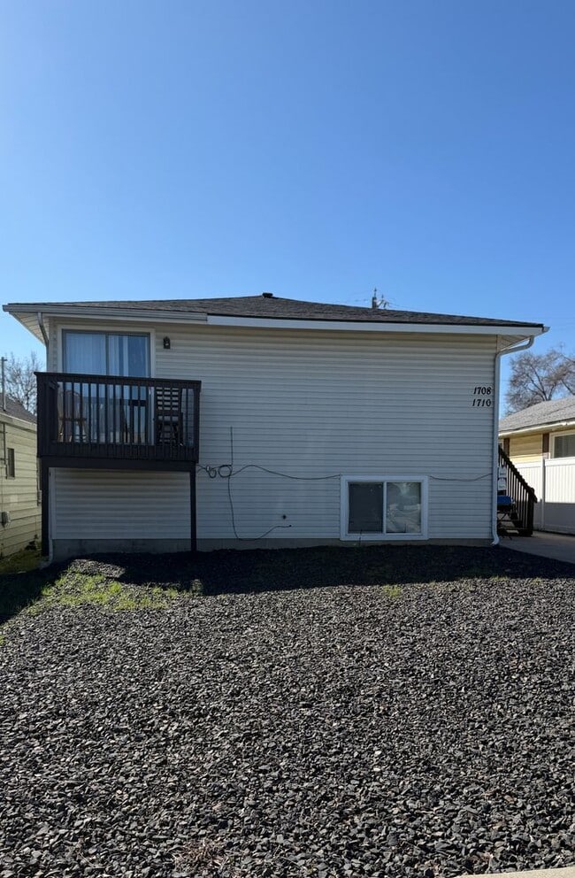 property at 1710 E Sanson Ave