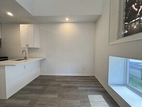 16 W Av S in Hamilton, ON - Building Photo - Building Photo