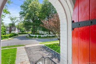 1128 Clay Ave in Pelham Manor, NY - Building Photo