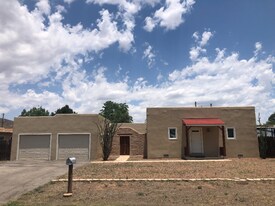 406 N 4th St in Alpine, TX - Building Photo