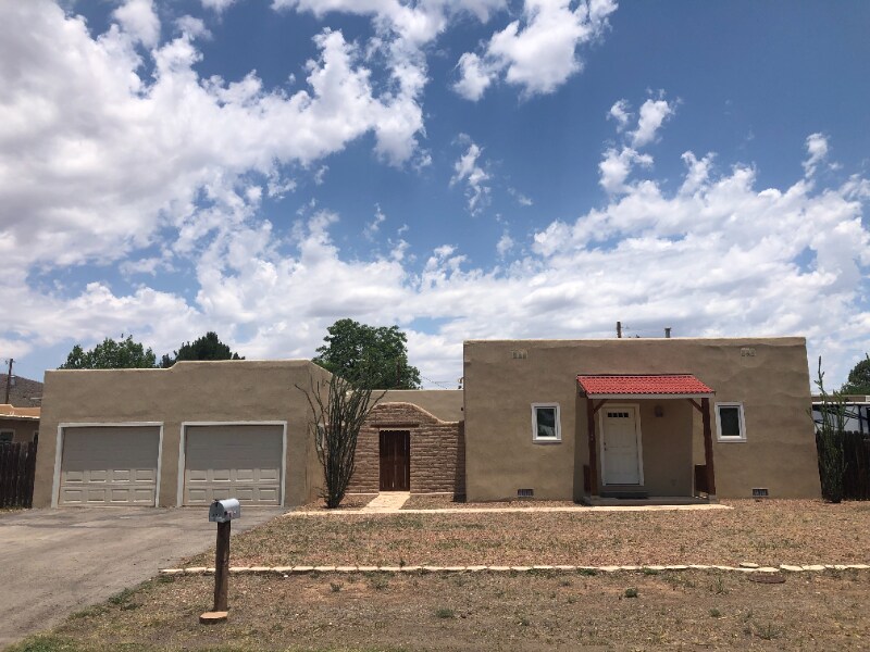 406 N 4th St in Alpine, TX - Building Photo