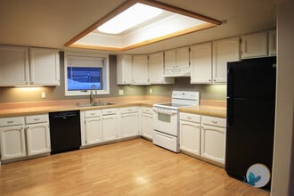 16 Glacier Ave, Unit 13 in Fairbanks, AK - Foto de edificio - Building Photo