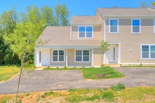 200 Amber Cir NW in Christiansburg, VA - Building Photo