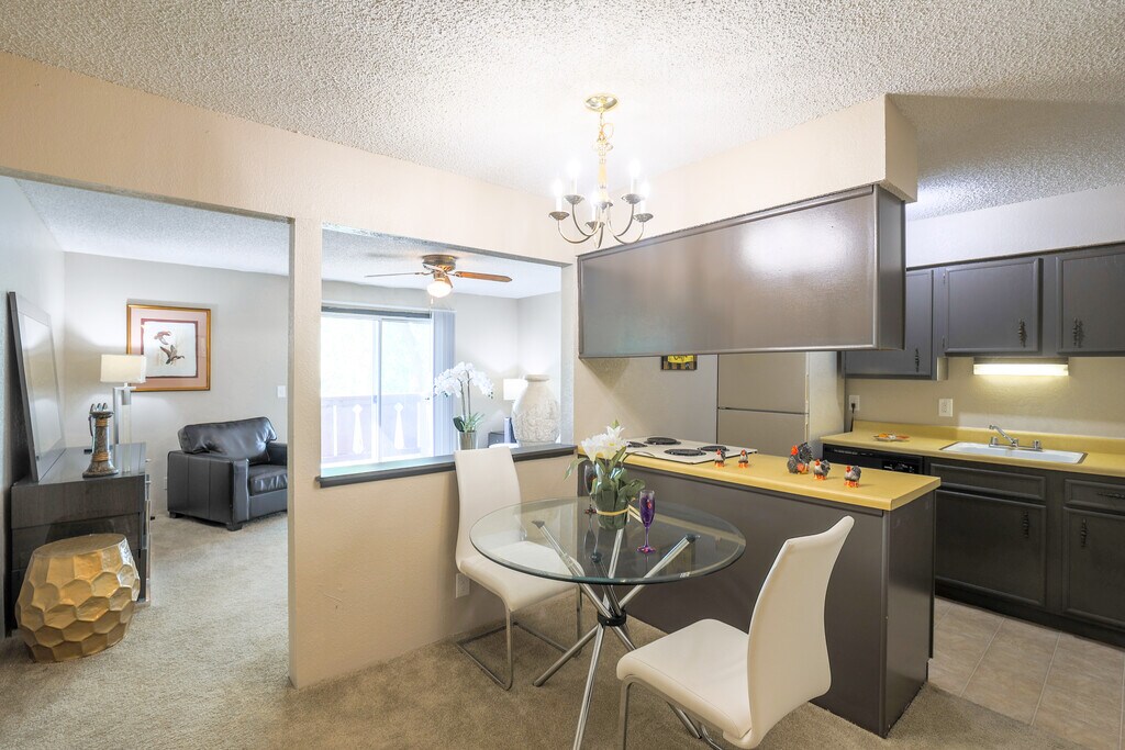 Magnolia Lake Apartments in Wichita, KS