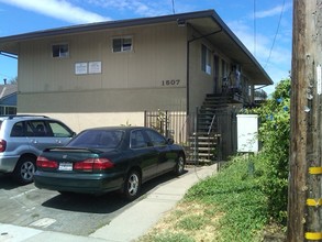 1507 Nogales St in Sacramento, CA - Foto de edificio - Building Photo