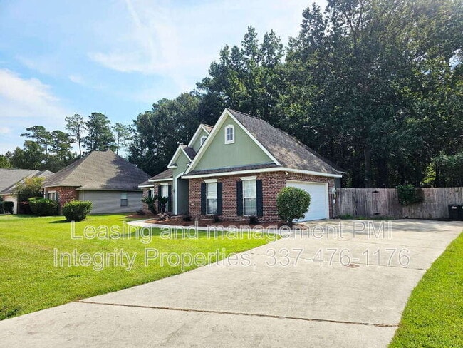411 Greenfield Dr in Mandeville, LA - Foto de edificio - Building Photo
