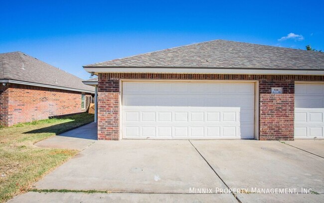 528 N Clinton Ave in Lubbock, TX - Foto de edificio - Building Photo