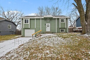 8617 S 143rd Ave in Omaha, NE - Building Photo