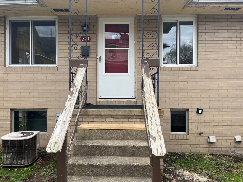 321 Thorne Ave NE in Massillon, OH - Foto de edificio