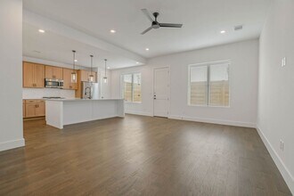 AVAILABLE FOR DECEMBER/JANUARY MOVE IN! Br in College Station, TX - Building Photo - Building Photo