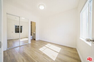 5347 Fountain Ave in Los Angeles, CA - Building Photo - Building Photo