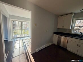 154 E Main St in Branford, CT - Building Photo - Building Photo