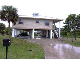 24279 Yacht Club Blvd in Punta Gorda, FL - Building Photo