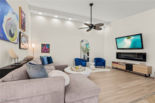 28272 Islet Trail in Bonita Springs, FL - Foto de edificio - Building Photo