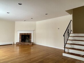 4 Briggs Ln in Armonk, NY - Building Photo - Building Photo