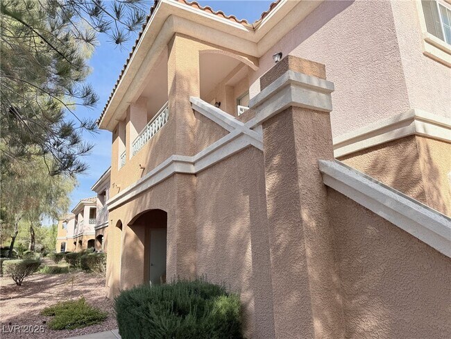 401 Amber Pine St in Las Vegas, NV - Foto de edificio - Building Photo