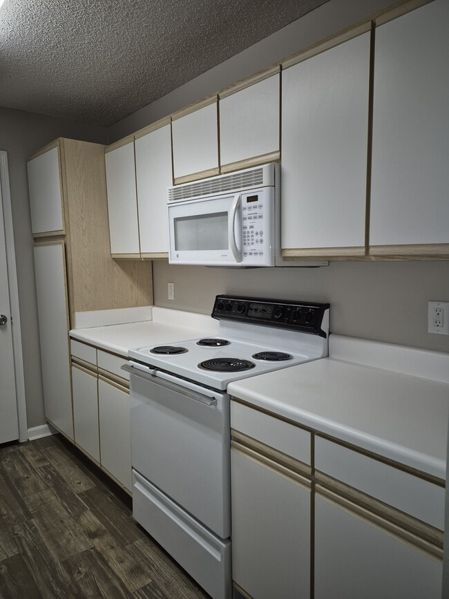 2092 S Sherwood Dr in Valdosta, GA - Building Photo - Building Photo