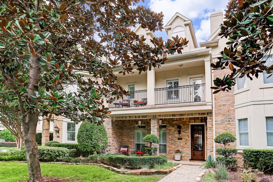 530 Park Trail Ln in Houston, TX - Building Photo