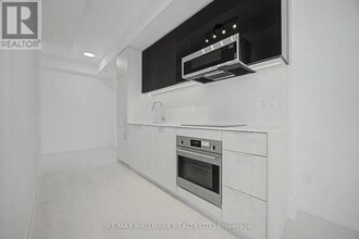308 Jarvis St in Toronto, ON - Building Photo - Building Photo