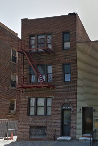 35-15 Bruckner Blvd in Bronx, NY - Foto de edificio