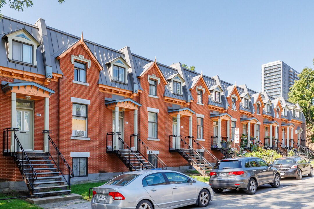 828 Saint-Martin Rue in Montréal, QC - Building Photo