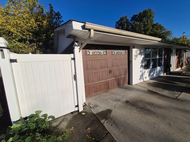 65 Miriam Dr in Florence, KY - Foto de edificio - Building Photo