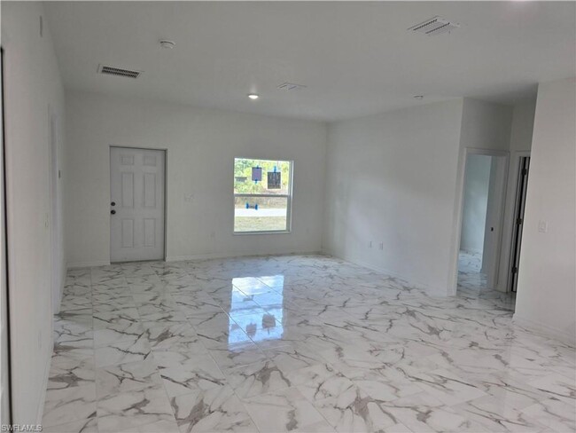 612 Kleinart Dr in Lehigh Acres, FL - Building Photo - Building Photo