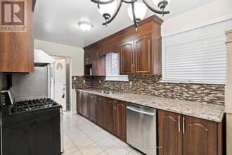 11 Juniper Crescent in Brampton, ON - Building Photo - Building Photo