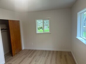 928 W Hazel St in Mount Vernon, WA - Foto de edificio - Building Photo