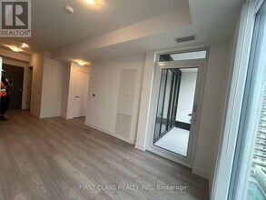 5858 Yonge St in Toronto, ON - Building Photo - Building Photo