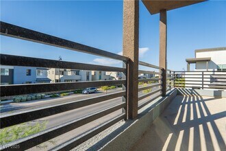 3248 Waterstone Ave in Henderson, NV - Foto de edificio - Building Photo