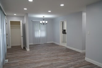 8660 Frontage Rd in Morton Grove, IL - Building Photo - Building Photo