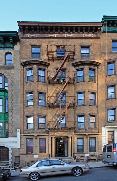 528 W 123rd St in New York, NY - Building Photo