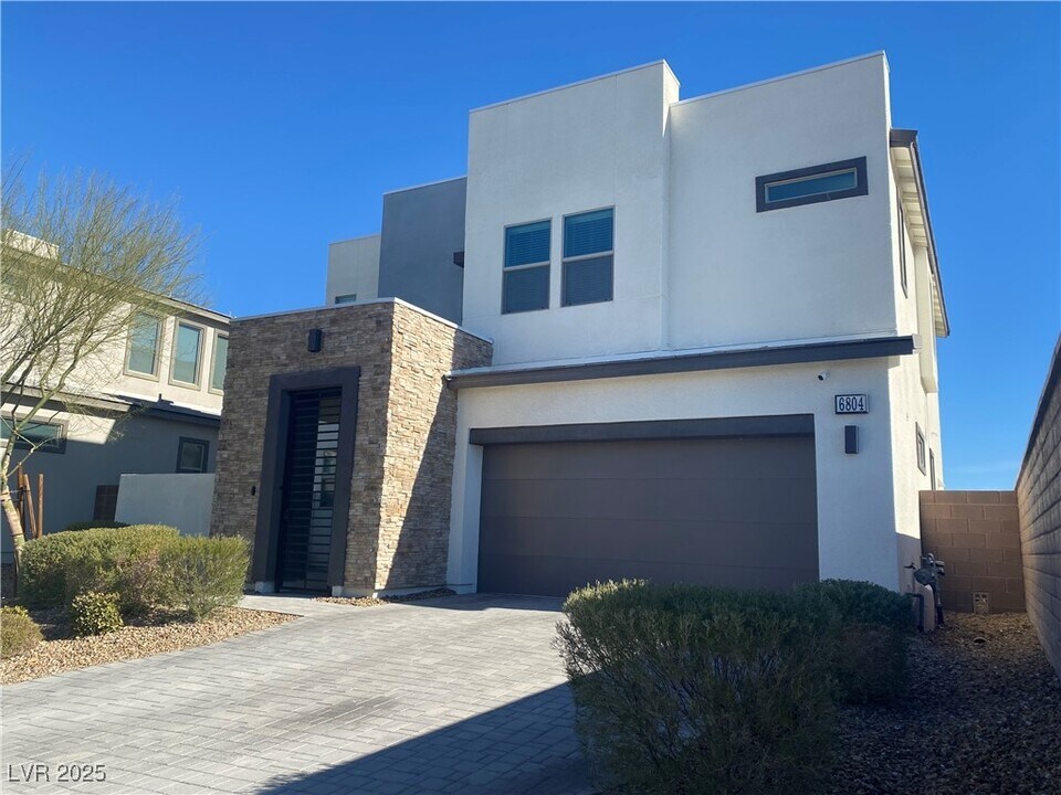 6804 Boulder Canyon St in North Las Vegas, NV - Foto de edificio