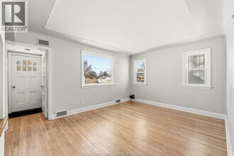 12401 Renaud St in Windsor, ON - Building Photo - Building Photo