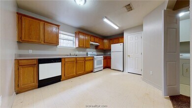 306 Cherry St, Unit B in College Station, TX - Building Photo - Building Photo