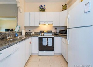 1657 Tyler St in Hollywood, FL - Foto de edificio - Building Photo