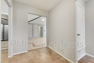 2801 Hickory Bend Dr in Garland, TX - Building Photo - Building Photo