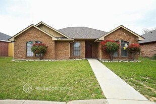 4817 Creekridge Ln in Garland, TX - Building Photo