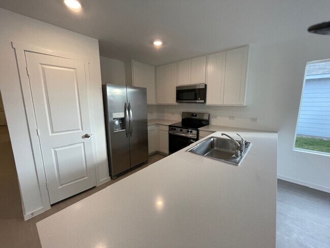 10024 Southwest Dr in Fort Worth, TX - Foto de edificio - Building Photo