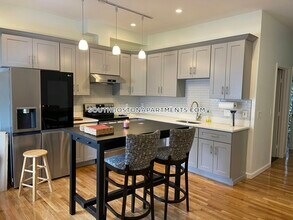 285 Dorchester St, Unit 1 in Boston, MA - Building Photo - Building Photo