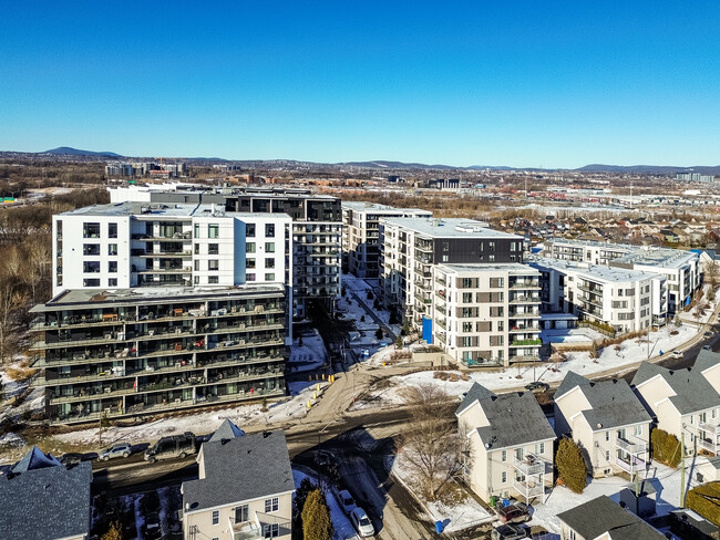 1670 De La Roselière Av in Québec, QC - Building Photo - Building Photo