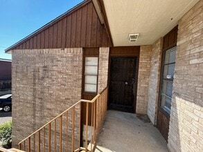 100 Hillside Rd, Unit 217 in Laredo, TX - Foto de edificio - Building Photo