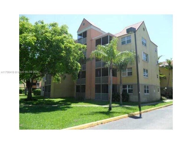 8343 Lake Dr in Doral, FL - Building Photo - Building Photo