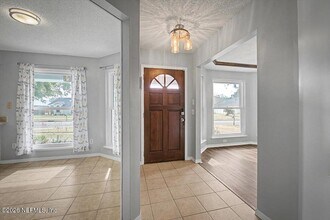 8472 Bandera Cir W in Jacksonville, FL - Building Photo - Building Photo