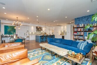 621 E 1st St, Unit A4 in Boston, MA - Foto de edificio - Building Photo