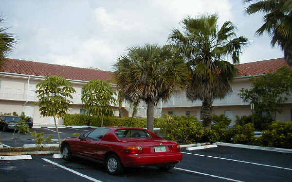 Sandpiper Apartments in Hollywood, FL - Foto de edificio