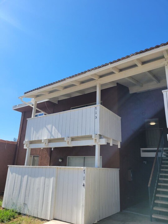 1300 Saratoga Ave in Ventura, CA - Building Photo